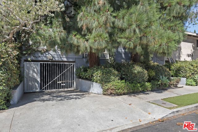 1541 Stoner Avenue, Los Angeles CA: https://media.crmls.org/mediaz/4548b11d-2cb4-4c79-b300-7d2c1f227430.jpg