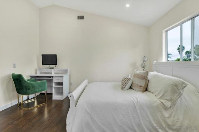 53 Avenida Descanso, Oceanside CA: https://media.crmls.org/mediaz/4548d102-f295-49af-bbcc-603d7f750e41.jpg