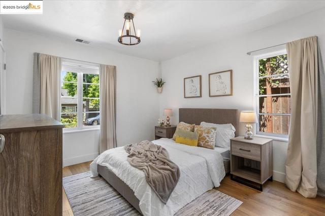 3148 Sylvan Ave, Oakland CA: https://media.crmls.org/mediaz/4548f4dd-d10b-4c77-8c06-fc8f67fab4df.jpg