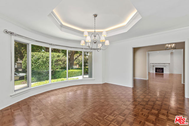 374 Homewood Road, Los Angeles CA: https://media.crmls.org/mediaz/45491527-972d-4c33-bdef-ca9ae6eac3e9.jpg