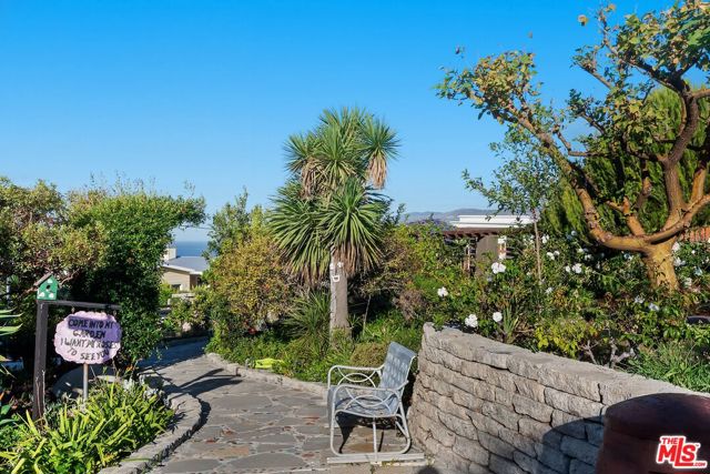 7007 Birdview Avenue, Malibu CA: https://media.crmls.org/mediaz/45497020-144b-4393-9c2e-7537b2881f8f.jpg