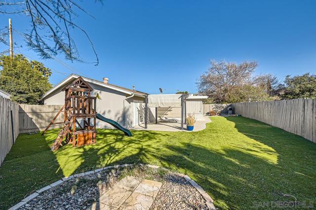 9477 Ronnie Ct, Santee CA: https://media.crmls.org/mediaz/454a55df-346b-48ac-b503-1bdc3eea77c8.jpg