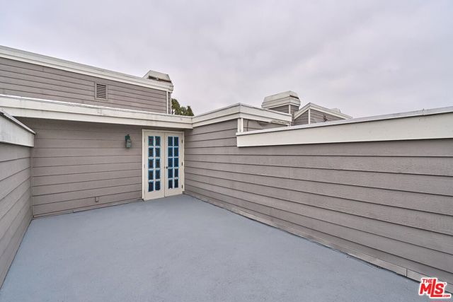 13078 Mindanao Way, Marina del Rey CA: https://media.crmls.org/mediaz/454a760b-3b00-4d58-800b-c36528654368.jpg