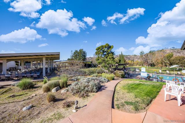 4650 Dulin Rd, Fallbrook CA: https://media.crmls.org/mediaz/454aa271-a448-4939-9382-eae98aaef5cd.jpg