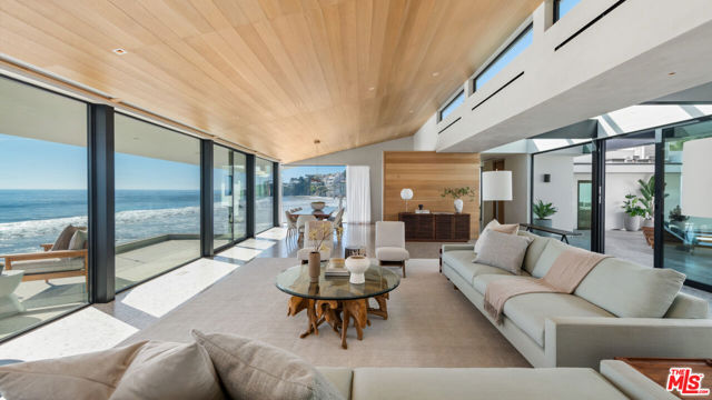 31388 Broad Beach Road, Malibu CA: https://media.crmls.org/mediaz/454ab5db-036f-4854-b506-e6839e254fdd.jpg