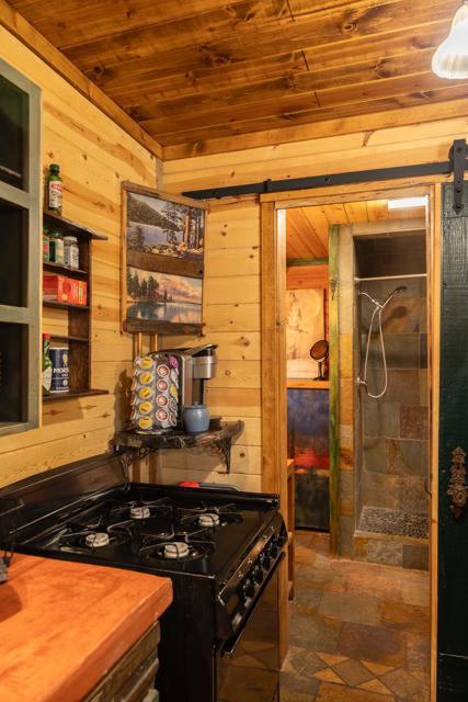 40114 Esterly Lane, Big Bear CA: https://media.crmls.org/mediaz/454b6a90-2456-4f86-8bb0-c3aca8b028f3.jpg