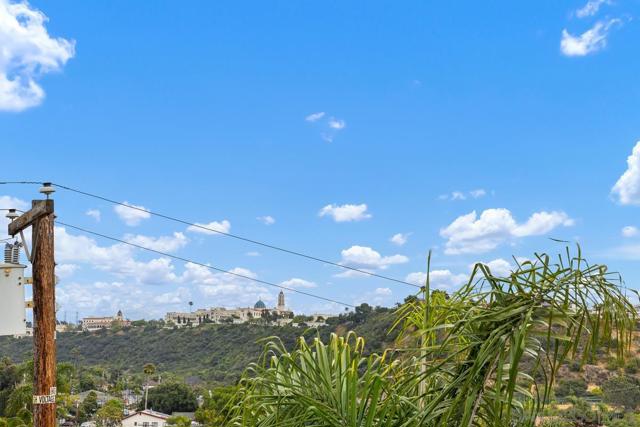 1826 Galveston St, San Diego CA: https://media.crmls.org/mediaz/454b9c09-0967-43ef-a795-b119a7b38e5c.jpg