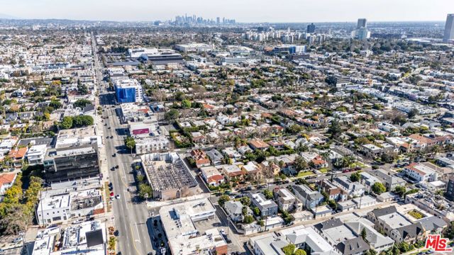 139 N Harper Avenue, Los Angeles CA: https://media.crmls.org/mediaz/454bc70f-43ff-46b7-a2a2-9bd8557e516c.jpg