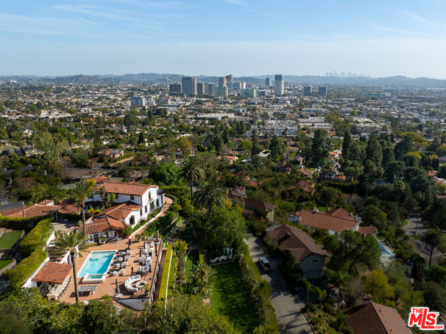330 Kempton Road, Glendale CA: https://media.crmls.org/mediaz/454c9f8b-8cb9-423f-881f-49d0c88d015e.jpg