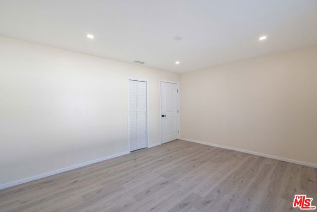9701 Wheatland Avenue, Sunland CA: https://media.crmls.org/mediaz/454ceeb2-a53f-4407-95e3-a02c96d9c54c.jpg