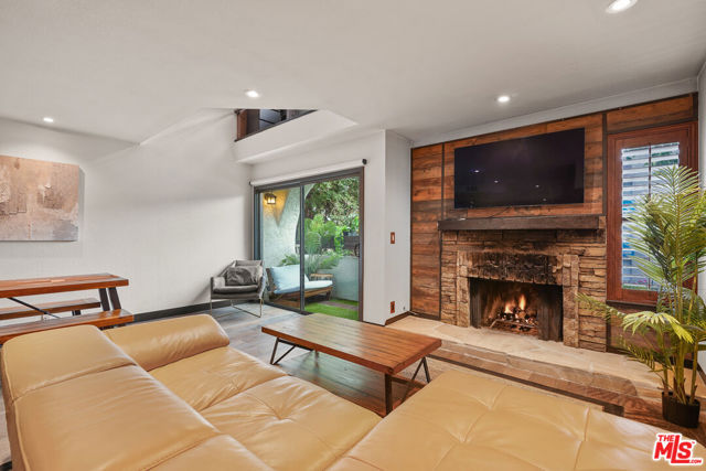 10926 Bluffside Drive, Studio City CA: https://media.crmls.org/mediaz/454cfdea-1a46-417a-a95d-4b6ba261beab.jpg