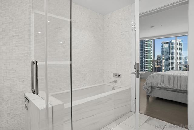 888 W E Street, San Diego CA: https://media.crmls.org/mediaz/454d9de0-f41e-4f73-a97e-ee966ac66780.jpg