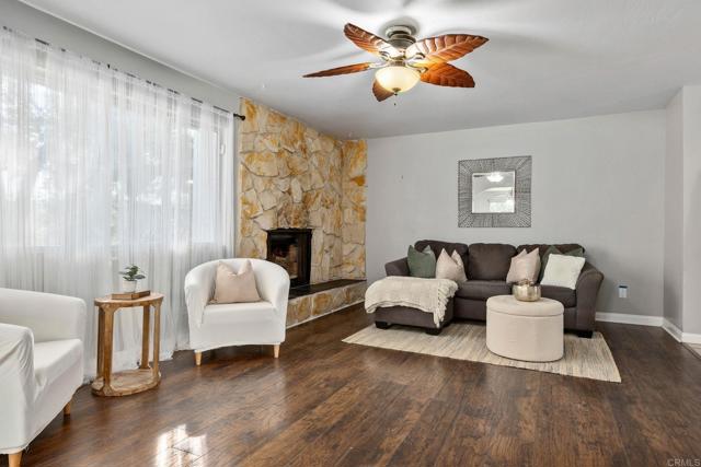 25119 Como Esta Court, Ramona CA: https://media.crmls.org/mediaz/454e1fe1-ff59-4c8f-b5a7-4b4a9f8687de.jpg