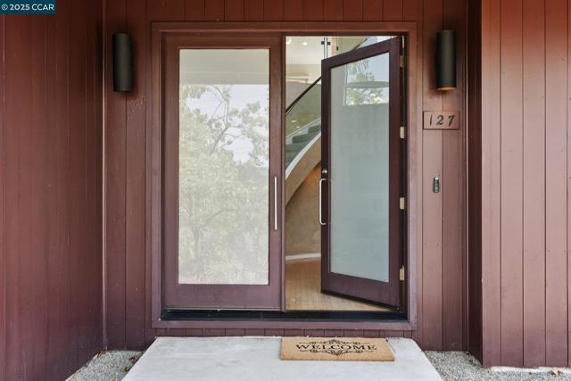 127 Devin Dr, Moraga CA: https://media.crmls.org/mediaz/454e41a7-874f-4951-8b04-dc6606d9eb78.jpg