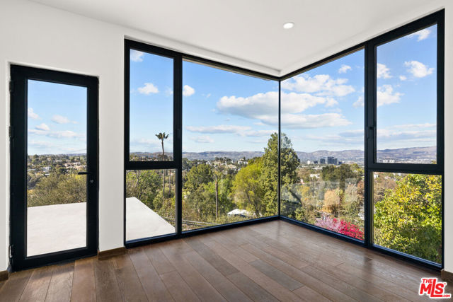 4671 Bedel Street, Woodland Hills CA: https://media.crmls.org/mediaz/454eb844-ad52-417c-81d5-6b4eddd8ad6f.jpg