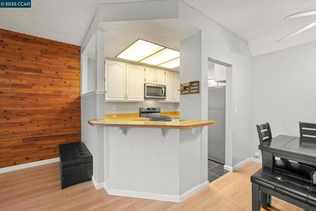 Image 6 of 25 For 25930 Kay Ave  201