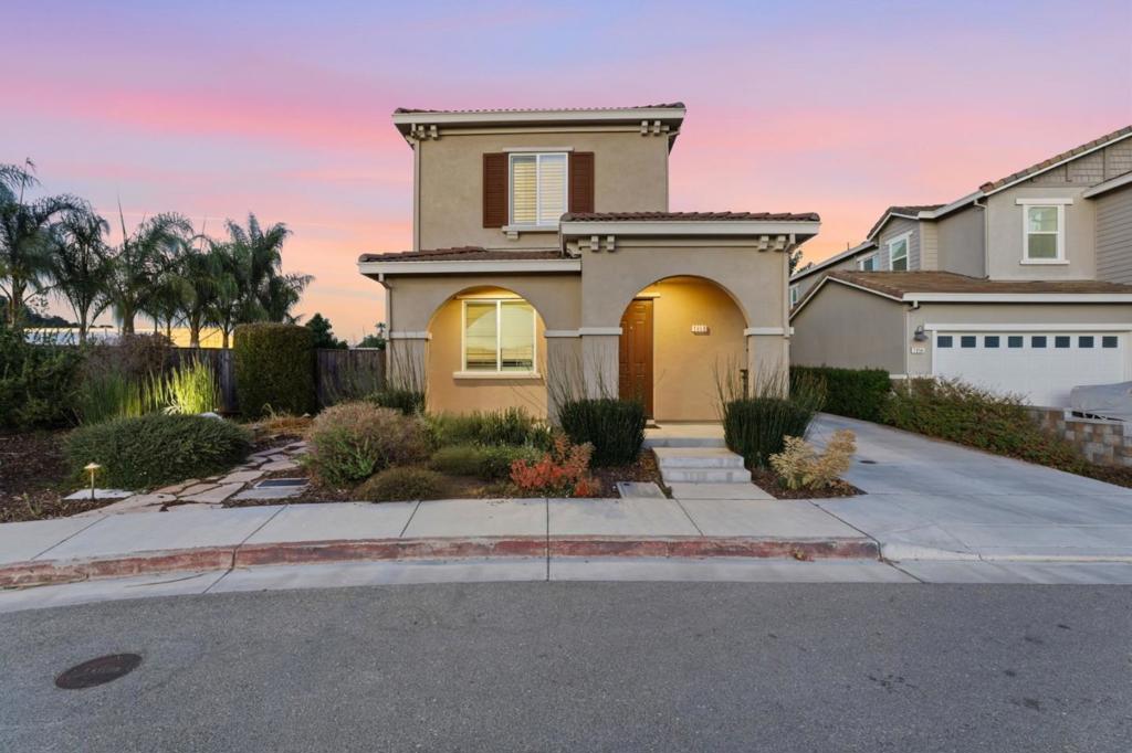 https://media.crmls.org/mediaz/454f354b-536a-42db-b95b-03e0cc3f39ca.jpg?preset=X-Large