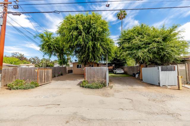 548 9th Avenue, Escondido CA: https://media.crmls.org/mediaz/454fc1a0-1527-4357-8104-8bc6b8399b18.jpg