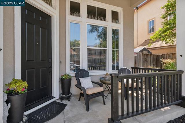 96 Heritage Way, Brentwood CA: https://media.crmls.org/mediaz/45501350-a657-4b61-9834-88dc28bc79ff.jpg