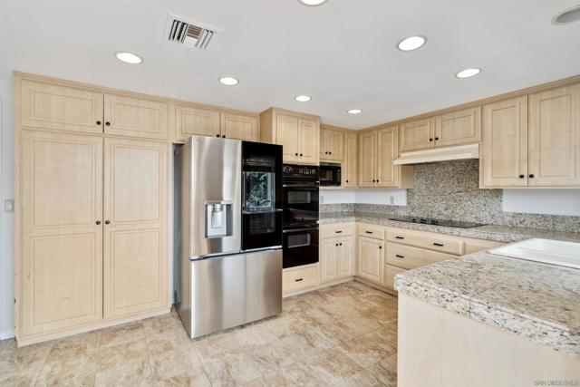 1608 Caminito Asterisco, La Jolla CA: https://media.crmls.org/mediaz/45518ac9-7583-40e4-829c-99726df9f7a9.jpg
