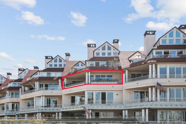 1101 1st Street, Coronado CA: https://media.crmls.org/mediaz/4551b5d7-37e8-4710-81d3-2871807b4007.jpg