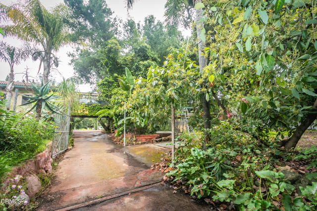 1400 Park Drive, Ojai CA: https://media.crmls.org/mediaz/4551c141-10a1-498b-a198-5d17bcacc55e.jpg