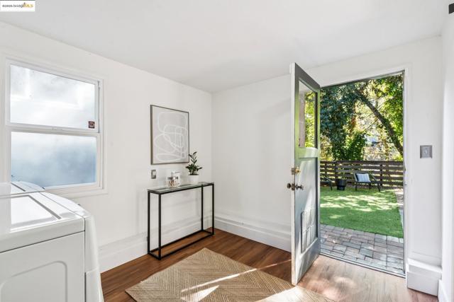 4479 Elinora Ave, Oakland CA: https://media.crmls.org/mediaz/4552b46b-d2f6-4e7e-a47d-26e66f7cac62.jpg
