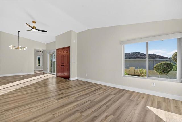 Detail Gallery Image 7 of 42 For 135 Neptune Pl, Escondido,  CA 92026 - 3 Beds | 2 Baths