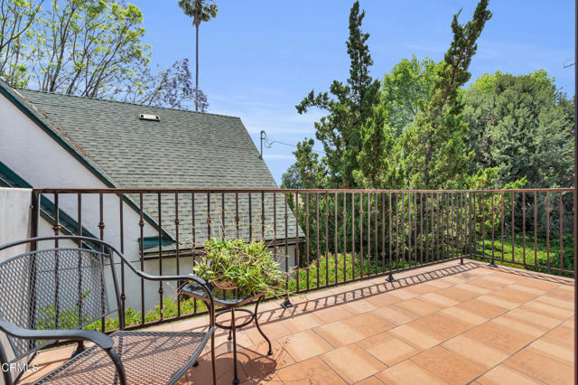171 N Sunset Place, Monrovia CA: https://media.crmls.org/mediaz/45537655-f051-49e3-aa62-83df2d2f280d.jpg