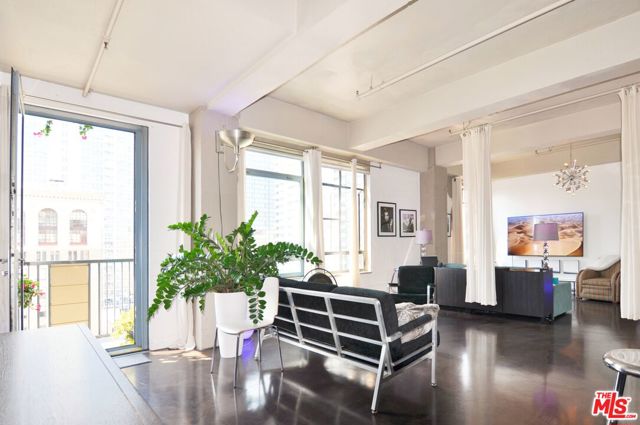 849 S Broadway, Los Angeles CA: https://media.crmls.org/mediaz/45537f46-efb4-477d-a749-486a2b7081a2.jpg