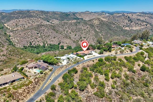 2064 Santa Margarita Dr., Fallbrook CA: https://media.crmls.org/mediaz/4553e46b-90a8-4f49-960e-dcad0e7e400b.jpg