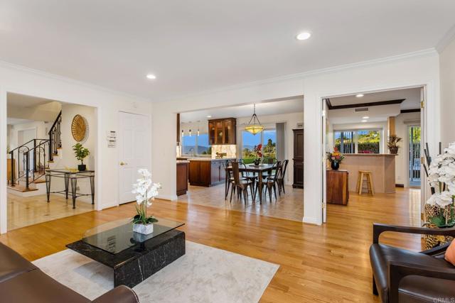 4400 Chaumont Road, Woodland Hills CA: https://media.crmls.org/mediaz/4553ff34-d616-42d8-97da-85b94d911819.jpg