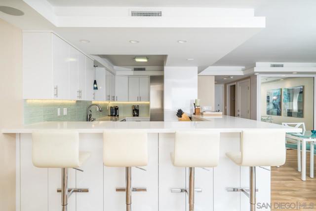 1750 Avenida del Mundo, Coronado CA: https://media.crmls.org/mediaz/455417bb-8ce2-4663-baae-3b1042fe72ec.jpg