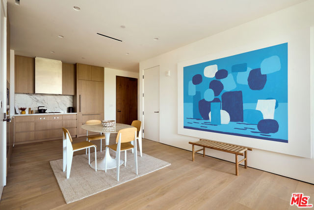 8899 Beverly Boulevard, West Hollywood CA: https://media.crmls.org/mediaz/455464e2-1760-46d5-98f8-00e28bb17309.jpg