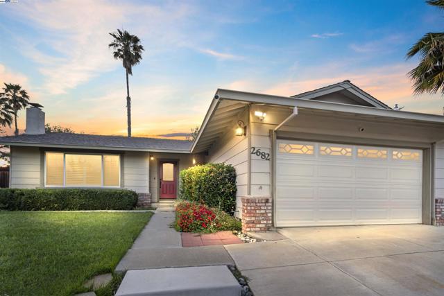 2682 Pickfair Ln, Livermore CA: https://media.crmls.org/mediaz/4554a1e3-ddb6-4c22-8a40-65b941f56a0f.jpg
