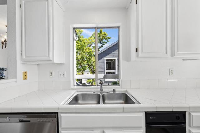 820 Boardwalk Place, Redwood City CA: https://media.crmls.org/mediaz/45554043-3aee-4fac-8526-dcd0c71652d7.jpg