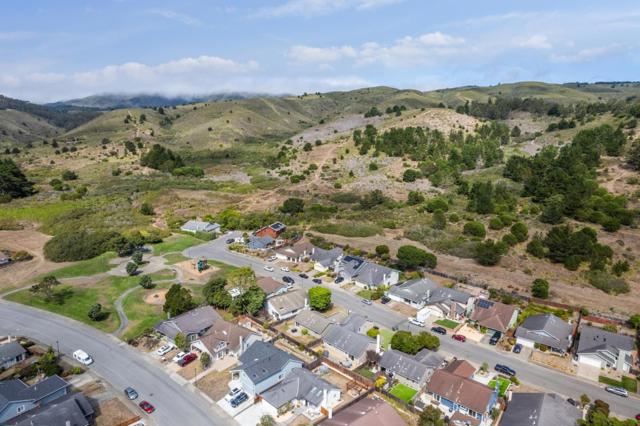 200 Bridgeport Drive, Half Moon Bay CA: https://media.crmls.org/mediaz/4555c813-d18f-4132-b602-4c2a41348f28.jpg