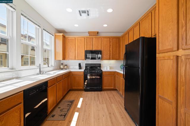 46 Matisse Ct, Pleasant Hill CA: https://media.crmls.org/mediaz/4555d25d-1781-441c-9710-24b8449899c8.jpg