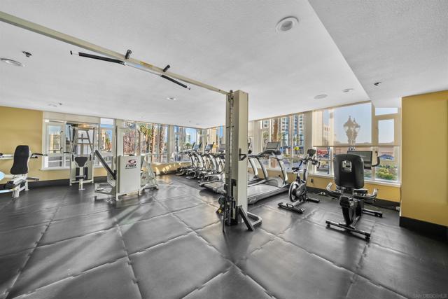 700 W Harbor Dr, San Diego CA: https://media.crmls.org/mediaz/45567d38-1ef4-4701-bc67-57e1b4c6f51f.jpg