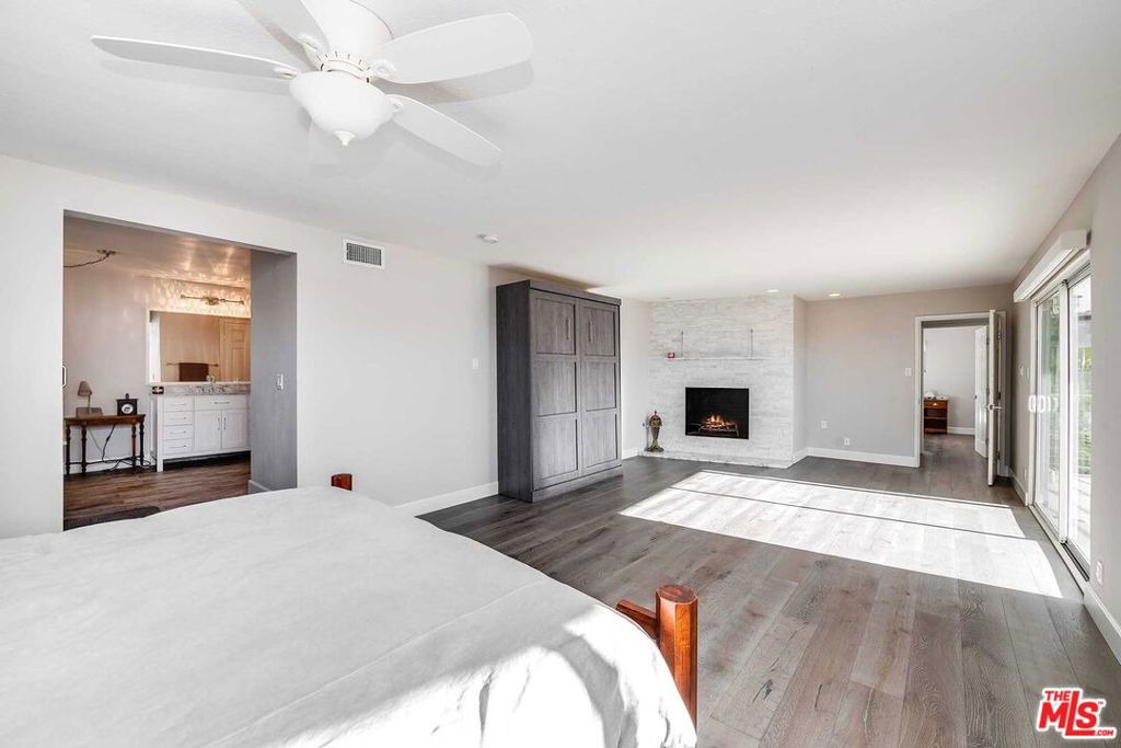3909 Glenridge DriveSherman Oaks image #27
