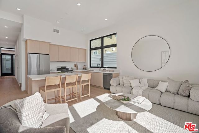 3808 College Ave, Culver City CA: https://media.crmls.org/mediaz/4557604f-5406-416c-b635-30baff265d1f.jpg