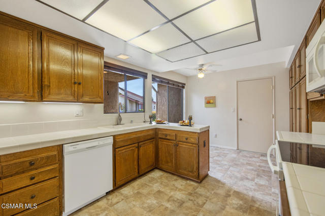 31310 Village 31, Camarillo CA: https://media.crmls.org/mediaz/45577a36-ea38-4d3f-b402-46754785cbff.jpg