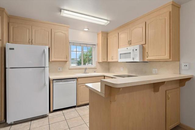 898 Hummingbird Drive, San Jose CA: https://media.crmls.org/mediaz/4557fbc0-4a12-445b-86f3-b52278e32367.jpg