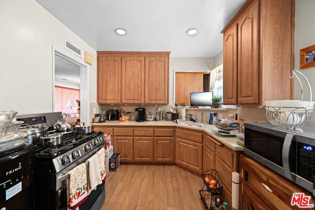 2533 W 118th Place, Hawthorne CA: https://media.crmls.org/mediaz/4559468e-8a8e-4d97-8910-500dac0516e7.jpg