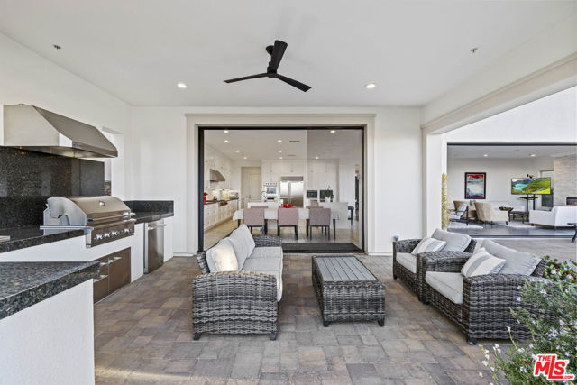 20162 W Cromwell Way, Porter Ranch CA: https://media.crmls.org/mediaz/455965d1-736d-4f66-aee9-95b6c66e2fdd.jpg
