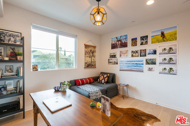 4240 Laurel Canyon Boulevard, Studio City CA: https://media.crmls.org/mediaz/455a75ad-4bee-4a29-892d-ffbb420df6ce.jpg