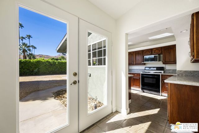 5111 E Bobolink Lane, Palm Springs CA: https://media.crmls.org/mediaz/455a9743-2e62-42b1-ad85-63f50d0f21eb.jpg