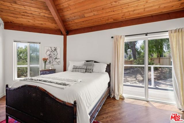 1746 Deerhill Trail, Topanga CA: https://media.crmls.org/mediaz/455c3e60-67d1-48de-88b1-e12110025c30.jpg