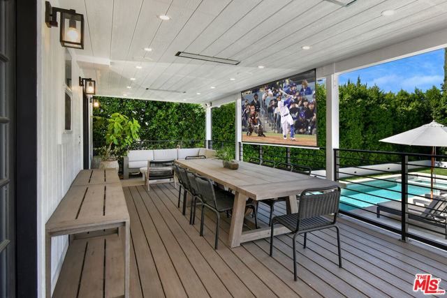 18033 Rosita Street, Encino CA: https://media.crmls.org/mediaz/455ce502-4199-487b-acd3-a2a140437312.jpg