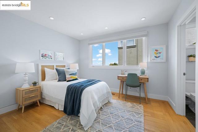 310 Pacific Ave, Piedmont CA: https://media.crmls.org/mediaz/455d2005-5c90-40e1-beb8-f3479eab3f76.jpg